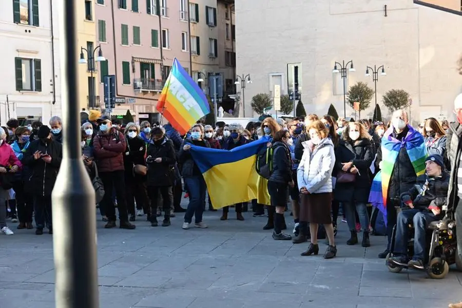 Un'ora di silenzio per la pace in Largo Formentone