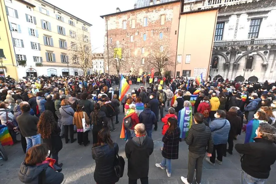 Un'ora di silenzio per la pace in Largo Formentone