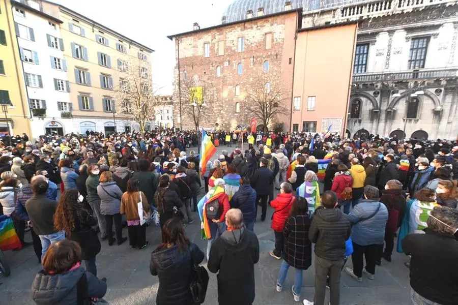 Un'ora di silenzio per la pace in Largo Formentone