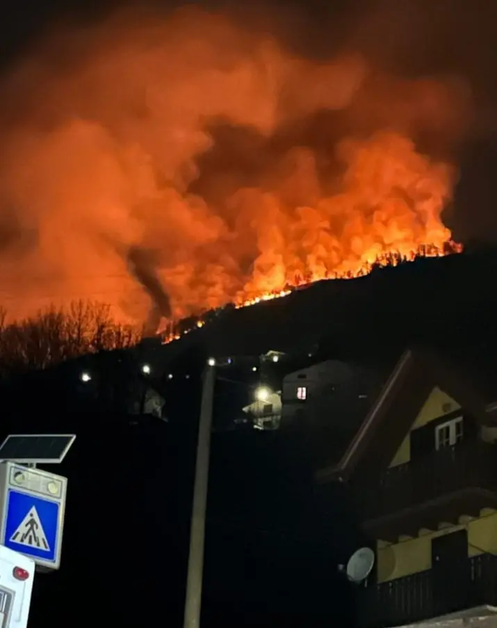 L'incendio nella notte a Berzo Demo