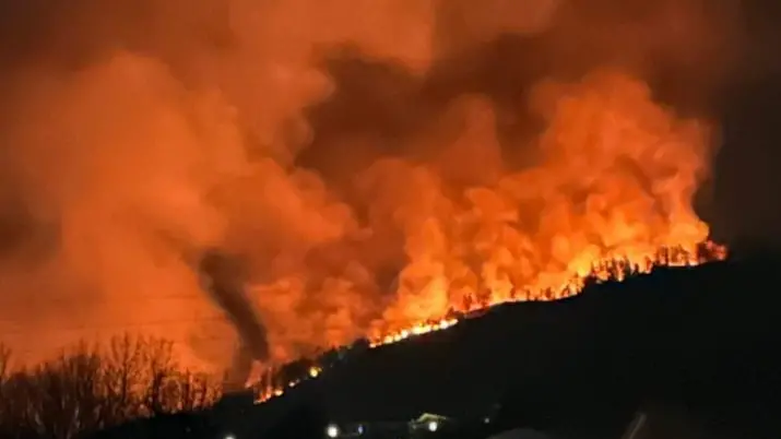 L'incendio nella notte a Berzo Demo