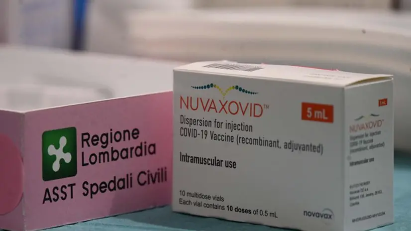 Una confezione di Nuvaxovid, il nuovo vaccino prodotto da Novavax - Foto Gabriele Strada /Neg © www.giornaledibrescia.it