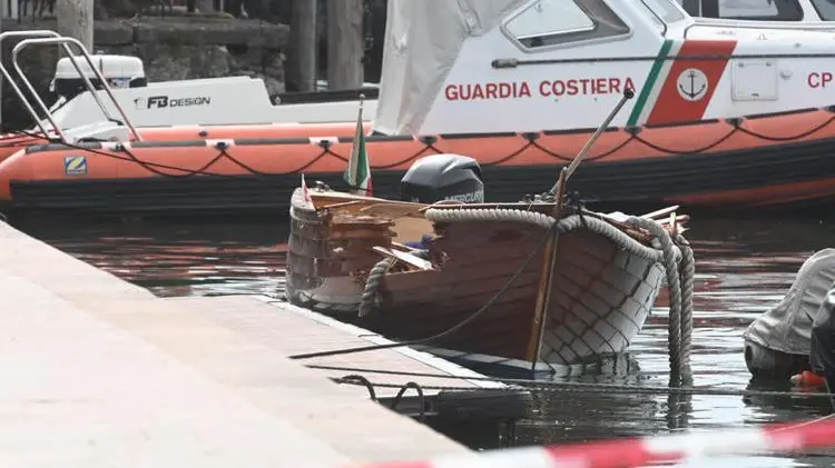 La barca di Garzarella, distrutta dopo l'incidente - © www.giornaledibrescia.it