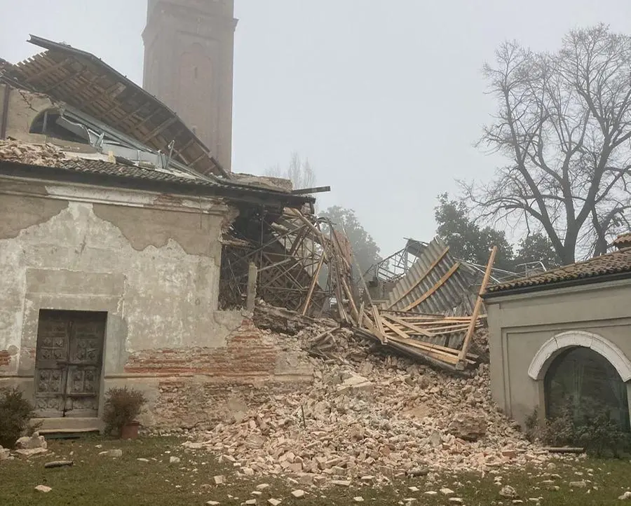 Ludriano, crollata l'antica torre campanaria del Quattrocento