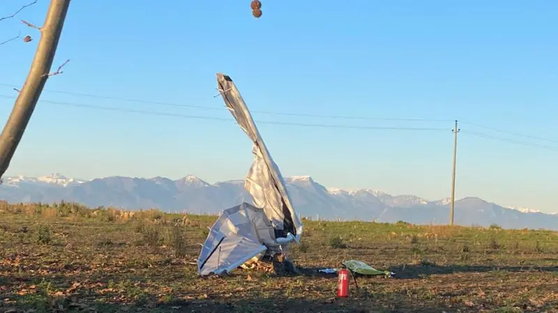 Centenaro, precipita deltaplano a motore: morto il pilota