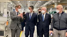 Il ministro Di Maio durante la visita ad una delle aziende bresciane - Foto tratta da Facebook