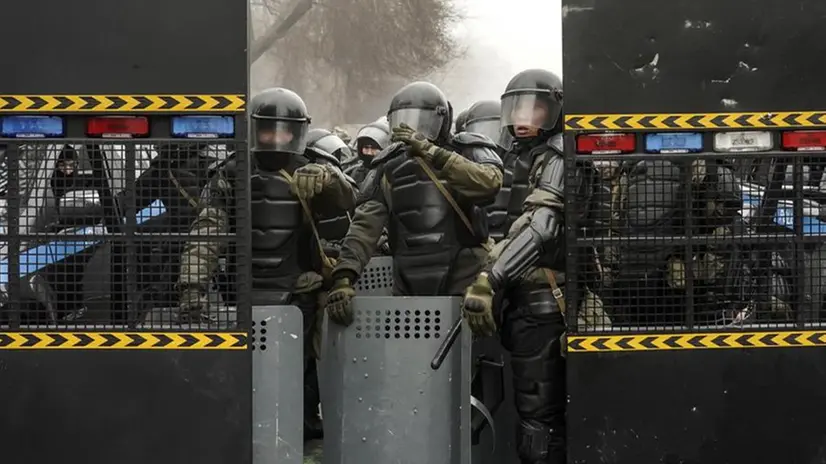 Kazakhstan, decine di morti: si sfiora la guerra civile