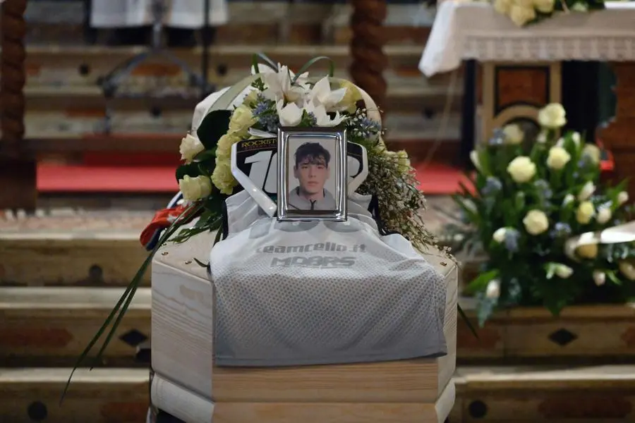 A Sabbio Chiese i funerali di Dennis Guerra