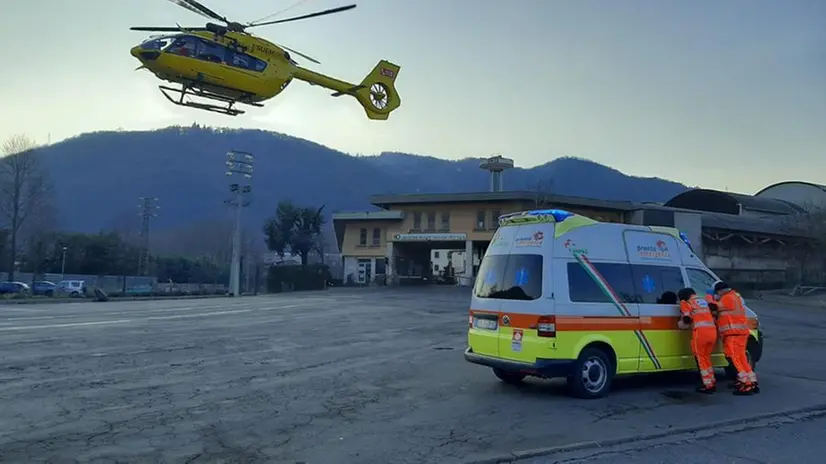 I soccorsi nel piazzale a Odolo