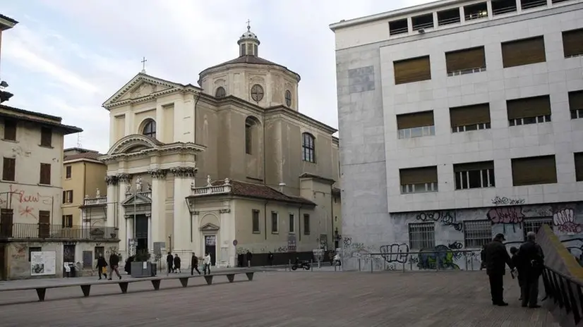 La chiesa d San Lorenzo, dove si è rifugiato il ragazzo malmenato - Foto New Eden Group © www.giornaledibrescia.it