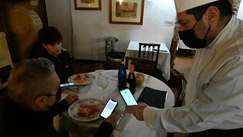 Esordio del Super Green Pass al ristorante