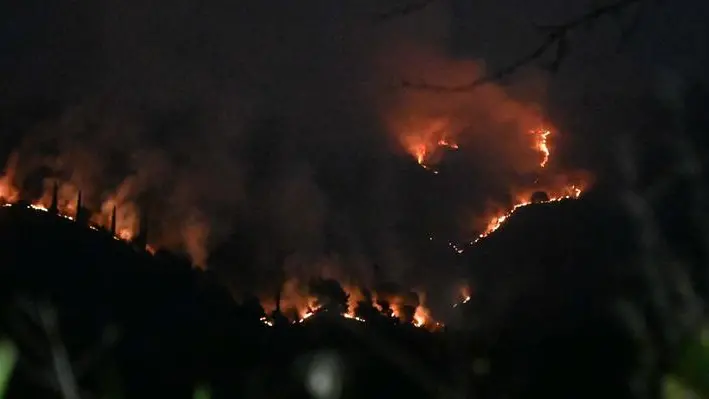 Fiamme. L’incendio divampato lunedì sul monte Maddalena - Foto Gabriele Strada /Neg © www.giornaledibrescia.it
