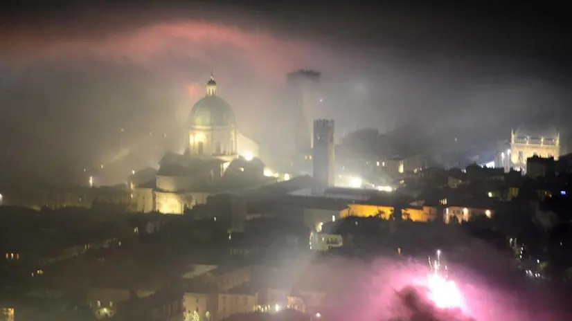 Fuochi d'artificio sulla città di Brescia a Capodanno