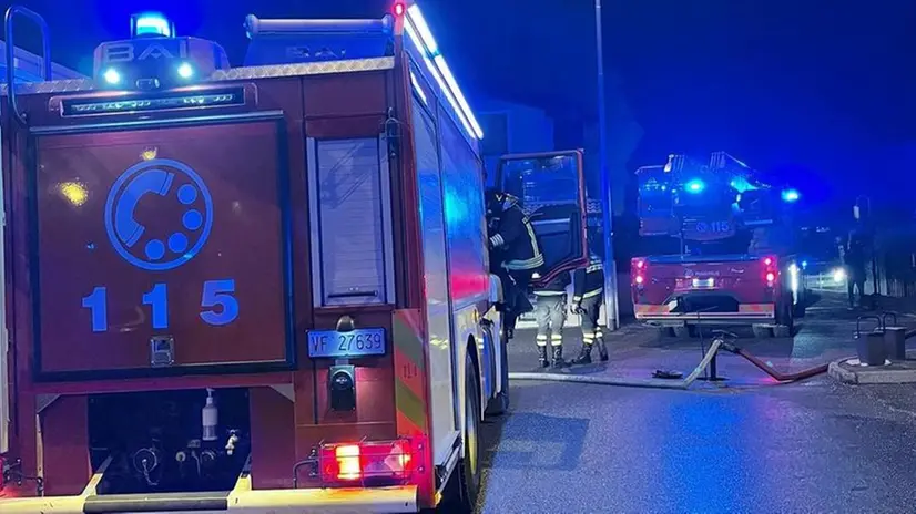 Castendolo, rogo e famiglia soccorsa dai vicini vigili del fuoco - © www.giornaledibrescia.it