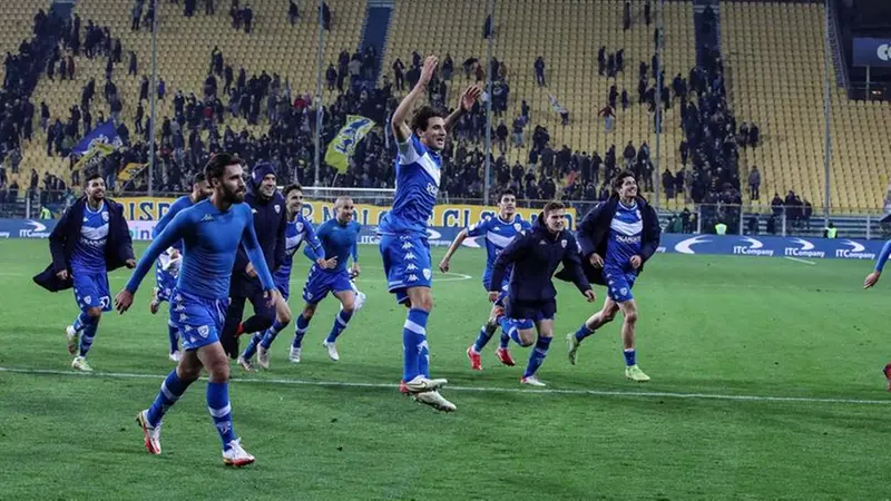 Rondinelle in festa a Parma - Foto New Reporter Nicoli © www.giornaledibrescia.it