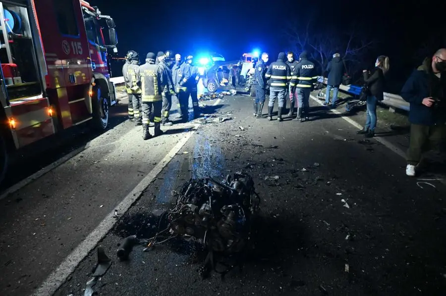 I primi soccorsi dopo l'incidente a Rezzato - Foto Gabriele Strada/Neg © www.giornaledibrescia.it