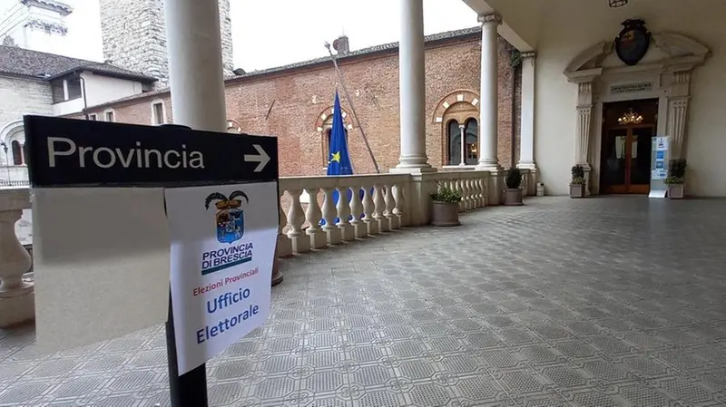 Oggi votano sindaci e consiglieri comunali al Cfp Zanardelli di via Gamba - © www.giornaledibrescia.it