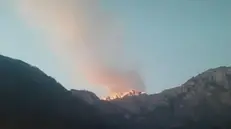 Corna Blacca, vasto incendio in alta quota