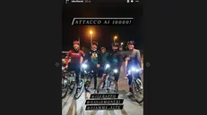 Frapporti e compagni all'attacco dell'ultima salita - Foto Bike 3 Lands Instagram © www.giornaledibrescia.it
