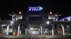 L'esterno dell'aeroporto di Kiev - Foto Epa © www.giornaledibrescia.it