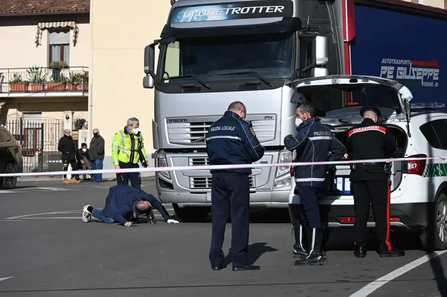 Concesio, tragico investimento: 72enne muore travolto dal camion