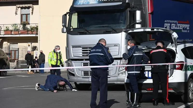 Concesio, tragico investimento: 72enne muore travolto dal camion