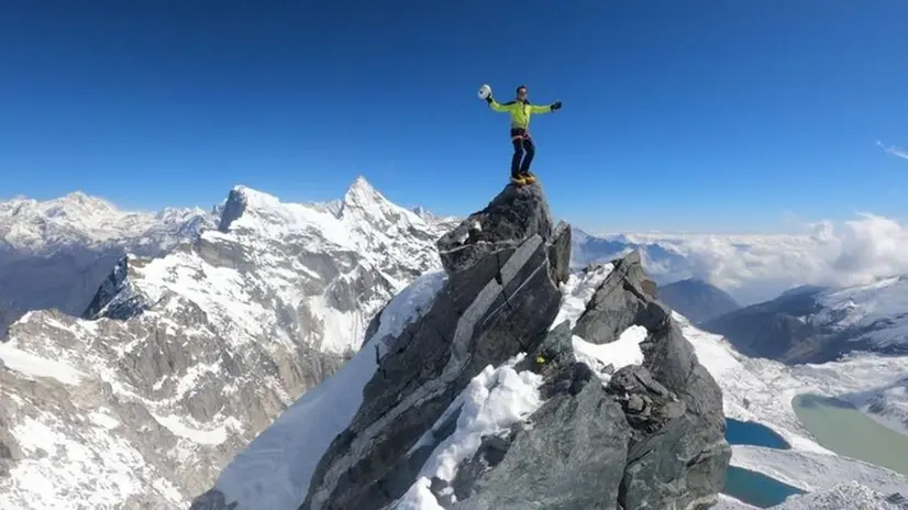 Leo Gheza sulla cima del Tengkangpoche, a quota 6.490 metri