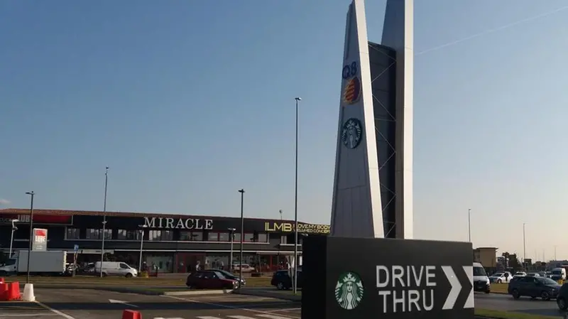 L’ingresso del drive-through - © www.giornaledibrescia.it