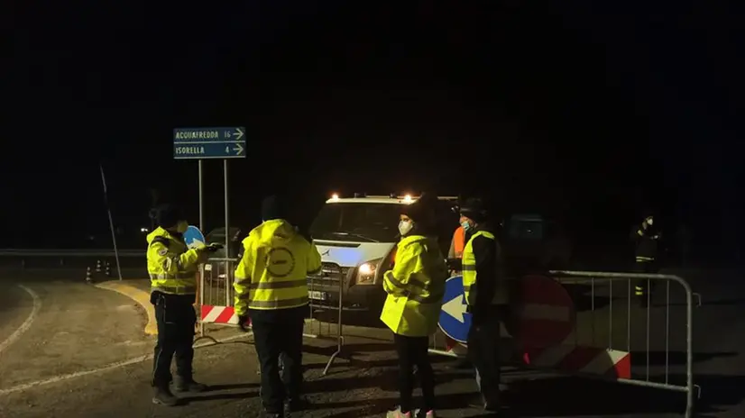 Forze dell'ordine sulla strada provinciale tra Gottolengo e Isorella