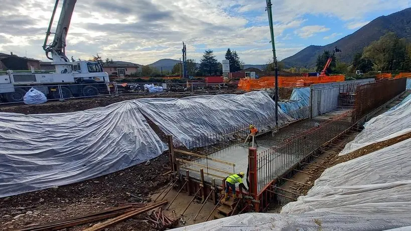 Il cantiere a Codolazza di Villa  Carcina per l'autostrada della Valtrompia