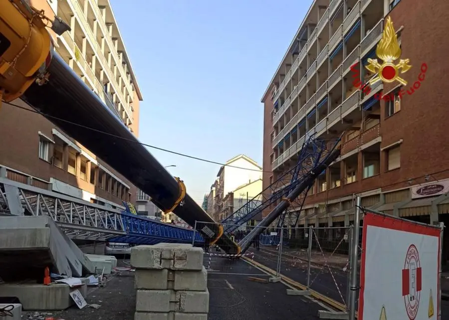 La gru collassata a Torino