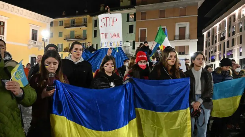 La manifestazione delle donne ucraine in piazza Mercato