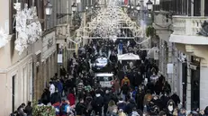 Una strada affollata in centro a Roma - Foto © www.giornaledibrescia.it