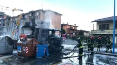 Urago Mella, in fiamme camion della nettezza urbana