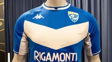 La storica «V» sulla maglia del Brescia Calcio - © www.giornaledibrescia.it