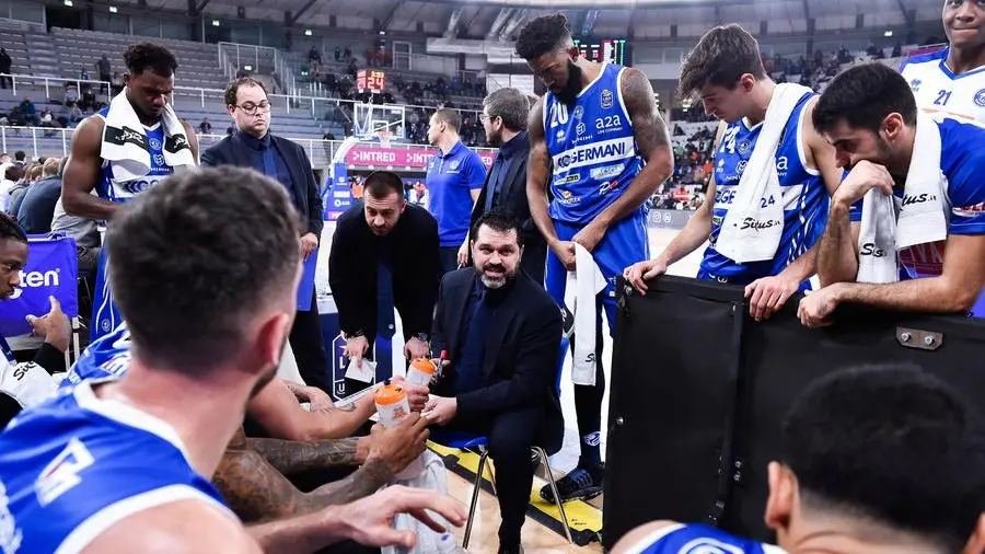 Un'immagine della Germani durante un time out - © www.giornaledibrescia.it