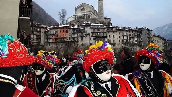 Le maschere di Bagolino tornano in piazza -  © www.giornaledibrescia.it