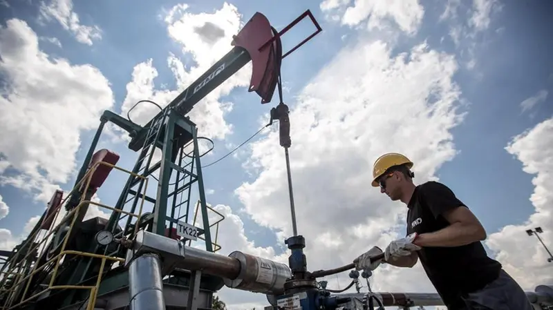 Le quotazioni del petrolio superano i 93 dollari al barile - © www.giornaledibrescia.it