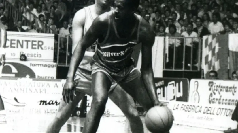 Rickey Brown con la maglia di Brescia - © www.giornaledibrescia.it