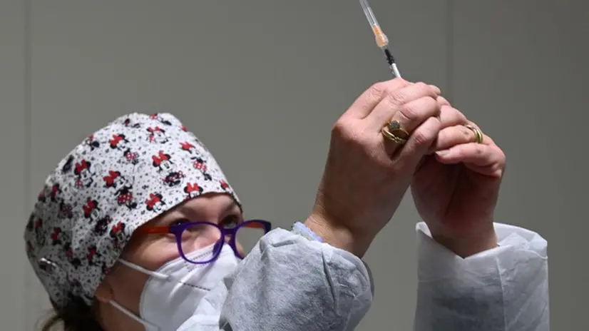 Un vaccino pronto per essere somministrato - Foto Gabriele Strada /Neg © www.giornaledibrescia.it