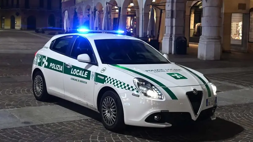 La Polizia Locale ha raccolta la denuncia della giovane donna - © www.giornaledibrescia.it