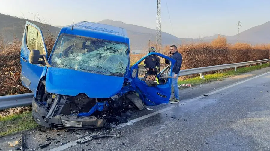 I mezzi coinvolti nell'incidente sulla Gardesana a Prevalle