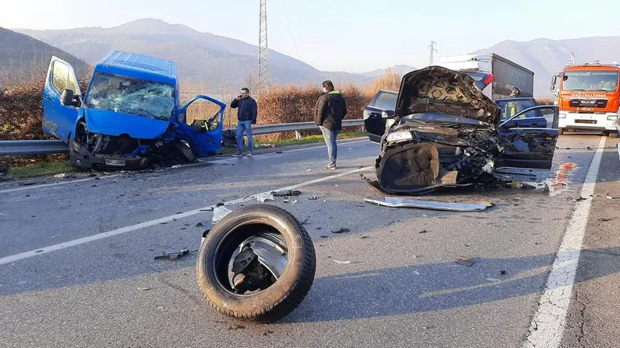 I mezzi coinvolti nell'incidente sulla Gardesana a Prevalle