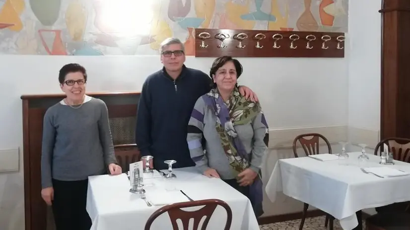 I titolari de La Bersagliera: da sinistra Anna, Eugenio e Cristina Vaccari - Foto  © www.giornaledibrescia.it