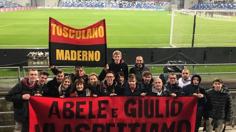 Il sostegno dei compagni del Milan Club Toscolano Maderno - © www.giornaledibrescia.it