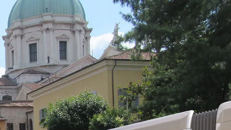 Il rendering di un vagone del tram - © www.giornaledibrescia.it