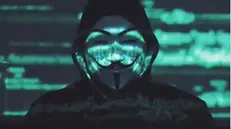 La maschera simbolo di Anonymous nel video diffuso in rete contro Putin