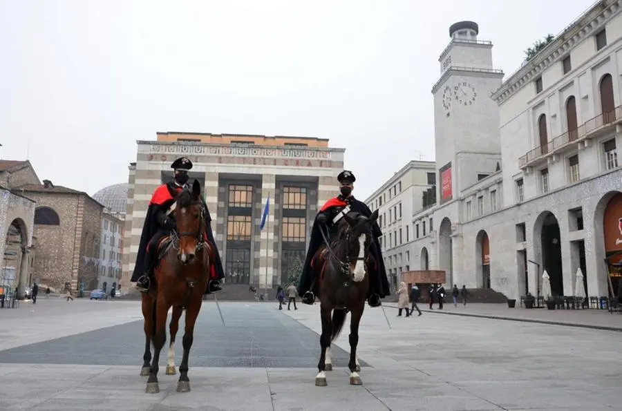 I Carabinieri a cavallo in giro per il centro storico