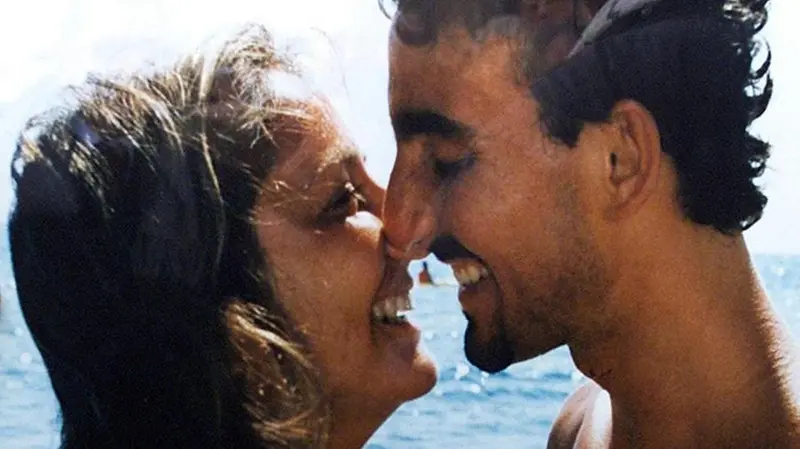 Vittorio e Monica in una delle foto più care ad Alessandro, il loro figlio - © www.giornaledibrescia.it