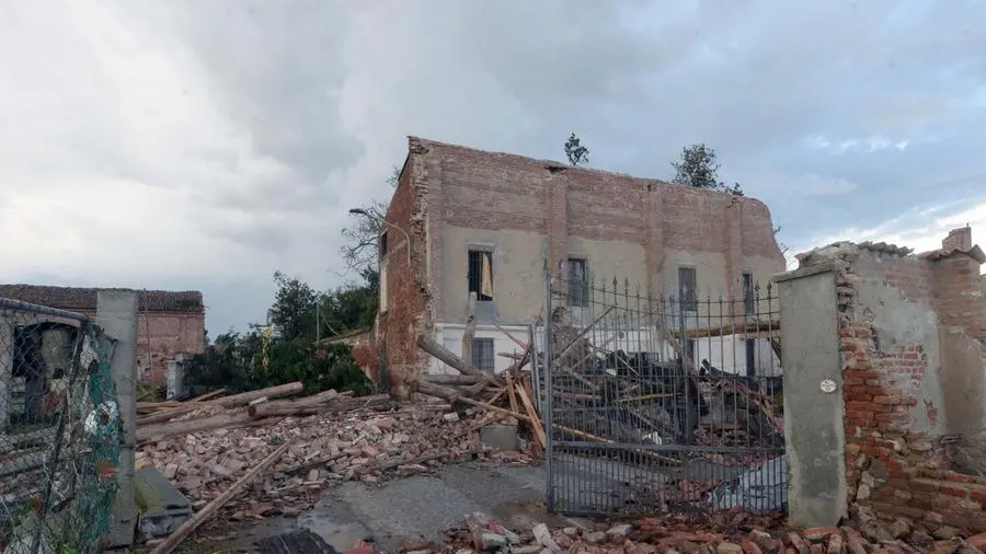 Le macerie lasciate dal maltempo del 19 settembre scorso - © www.giornaledibrescia.it